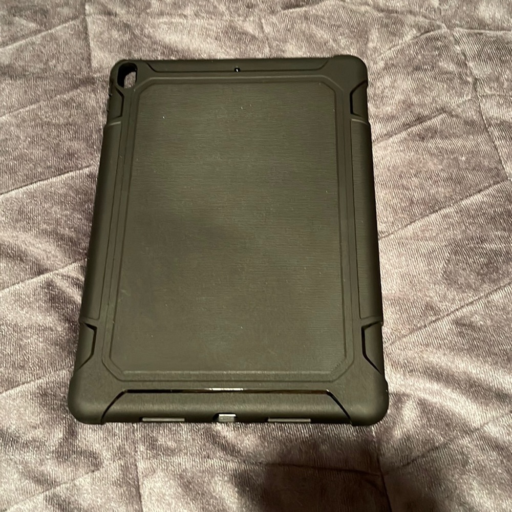 Slim rugged gel case